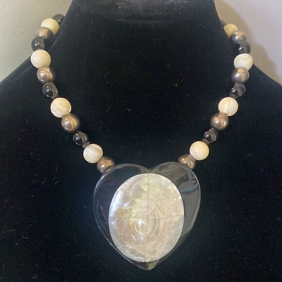 Jewelry - Vintage Black and White MOP Heart Necklace